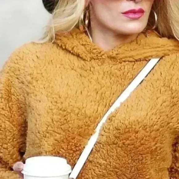 CASUAL DOLLS Ultra Soft Faux Fur Hoodie Top - Picture 4 of 9